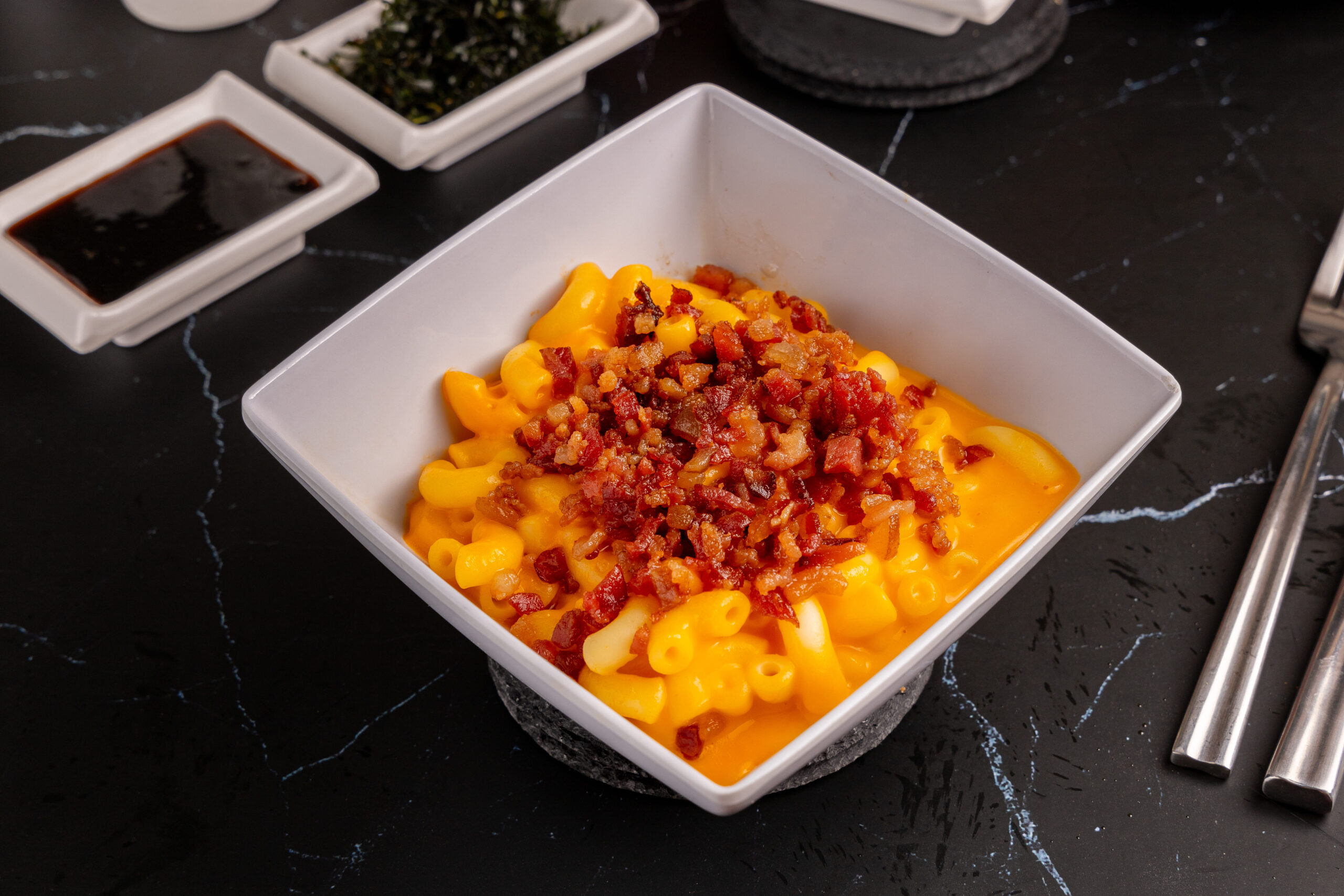 MAC'N CHEESE WITH BACON BITES