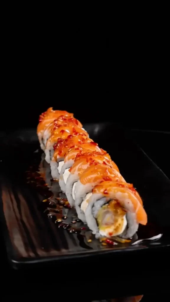 Uramaki Boss Roll (8 pieces) - Premium Japanese Cuisine at Kingdom Sushi