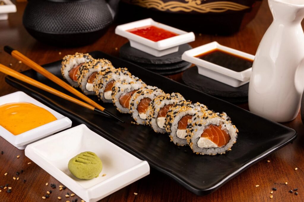 Uramaki Traditional  A La Carte (8 pieces) - Premium Japanese Cuisine at Kingdom Sushi