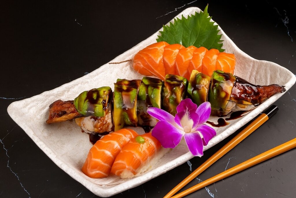 King Dragon (16 Pieces) - Premium Japanese Cuisine at Kingdom Sushi