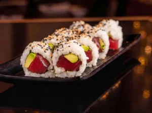 Avocado & Tuna Roll (8 pcs)